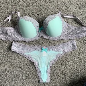 Victoria’s Secret Bra and Panty Set 34B Small